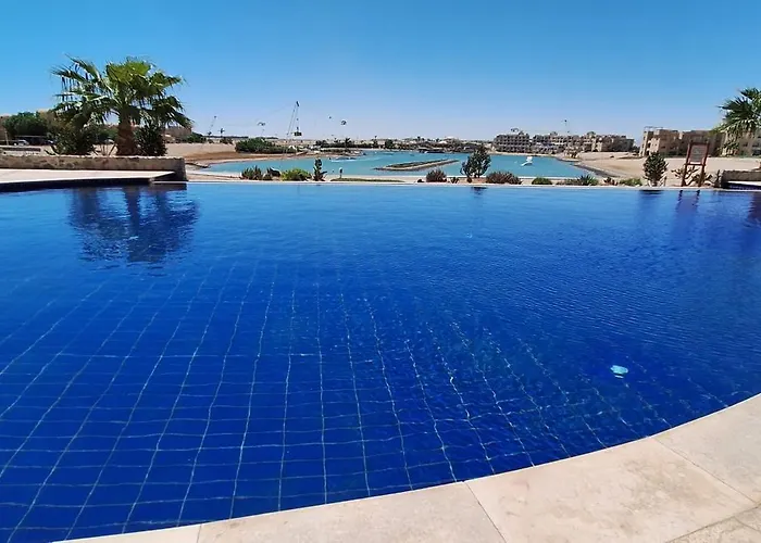 Waterside, 2-bd Ground Floor Sleeps 4 Persons *