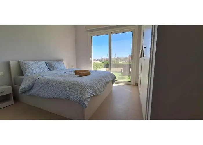 Waterside, 2-bd Ground Floor Sleeps 4 Persons *