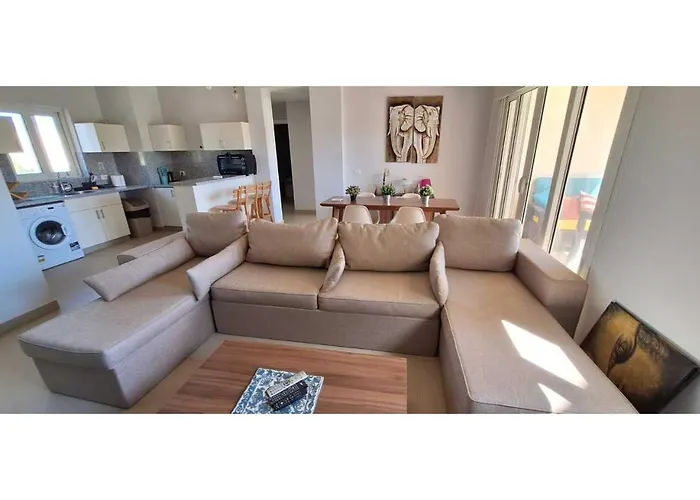 Waterside, 2-bd Ground Floor Sleeps 4 Persons