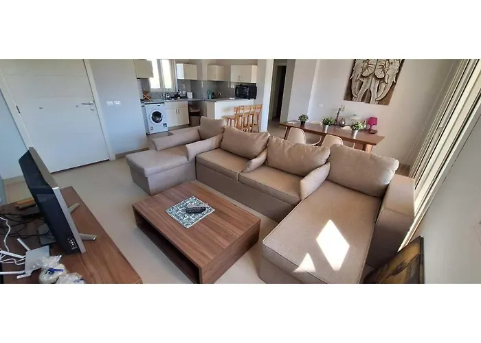 Waterside, 2-bd Ground Floor Sleeps 4 Persons