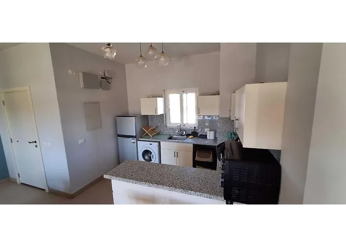 Waterside, 2-bd Ground Floor Sleeps 4 Persons * Эль-Гуна